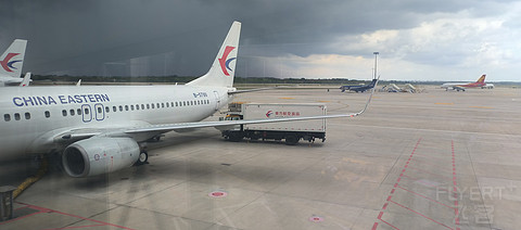 77【连汉线青岛过站幸运未备降 遇熟悉乘务长和3号】MU2518经济舱报告