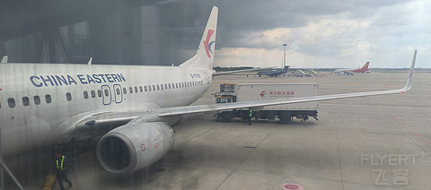 77【连汉线青岛过站幸运未备降 遇熟悉乘务长和3号】MU2518经济舱报告