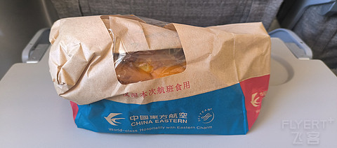 77【连汉线青岛过站幸运未备降 遇熟悉乘务长和3号】MU2518经济舱报告