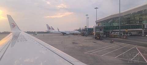 77【连汉线青岛过站幸运未备降 遇熟悉乘务长和3号】MU2518经济舱报告