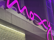 סһ߳еµľƵ<em>moxy</em>Ƶ&127976;ѪԼ۱Ⱦ˿