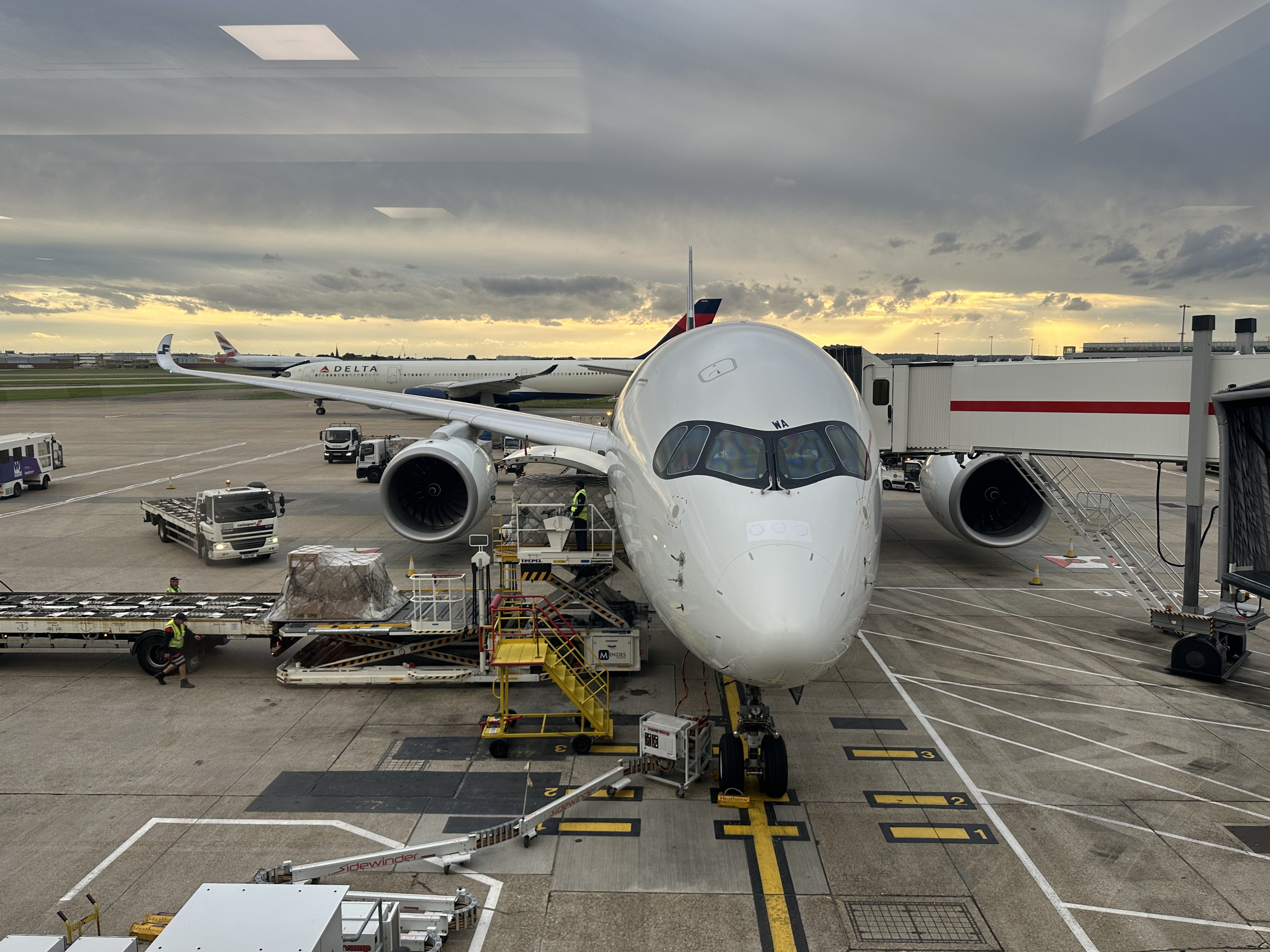  AY1338 LHR-HEL 