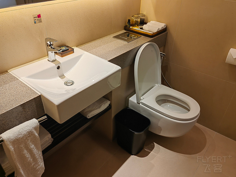 153355C28zRUmwK8Lg6ogE.jpg