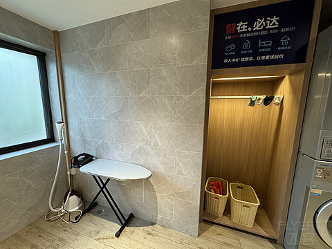 上海金桥中心智选假日酒店，舒适高级大床房体验