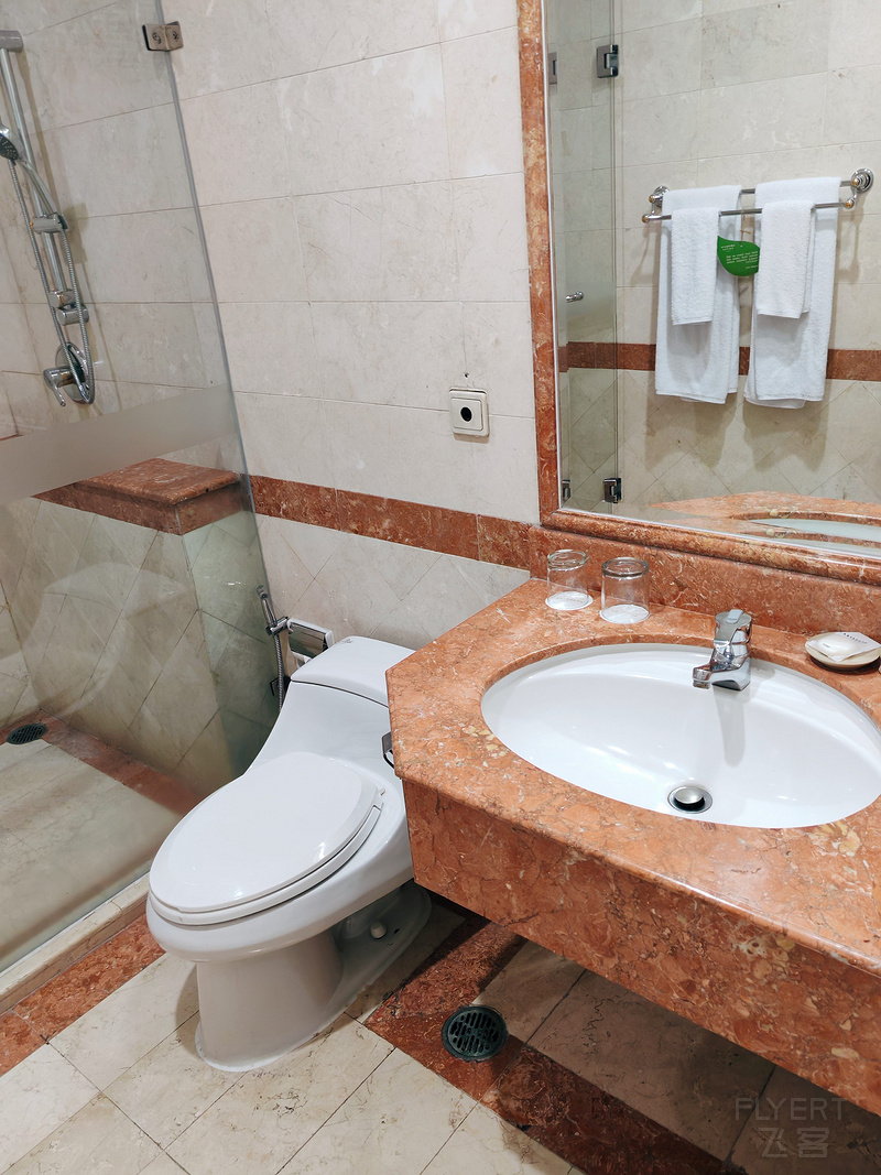 0508184ipt2GtAb0Kw4fTO.jpg