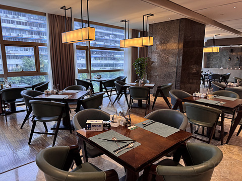 食肆林立，南岸性价比之选｜重庆嘉发希尔顿逸林酒店豪华套房体验