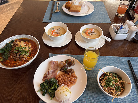 食肆林立，南岸性价比之选｜重庆嘉发希尔顿逸林酒店豪华套房体验