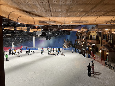 打卡送水世界的洲至奢选上海冰雪世界酒店