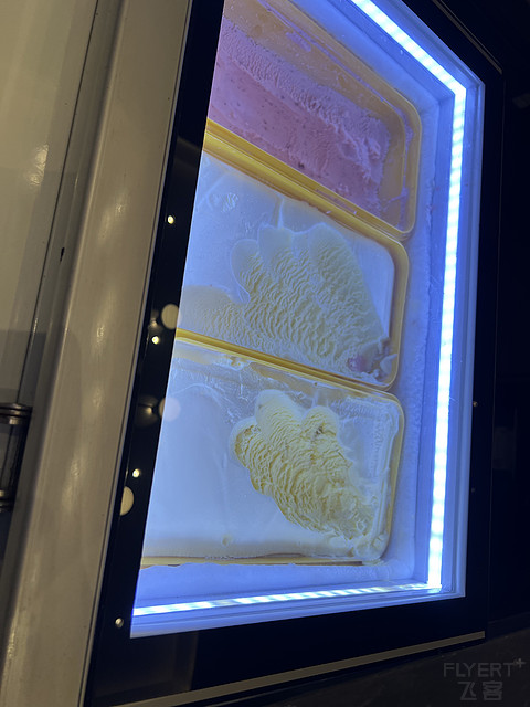 打卡送水世界的洲至奢选上海冰雪世界酒店