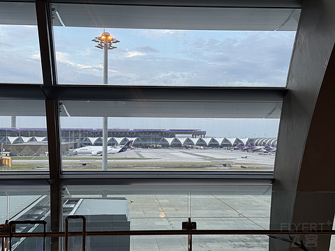 EK370 BKK - DAD |  阿联酋航空新辟第五航权，曼谷 - 岘港 777 经济舱体验