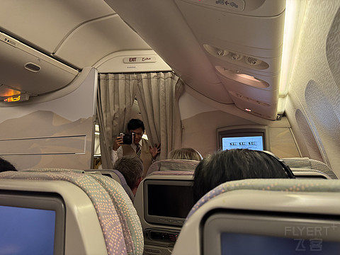 EK370 BKK - DAD |  阿联酋航空新辟第五航权，曼谷 - 岘港 777 经济舱体验