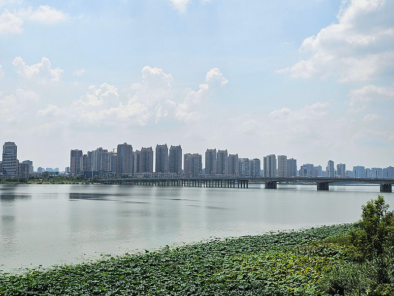 102446b9rJdMze2XInYYUQ.jpg