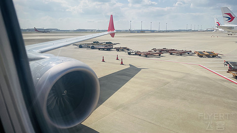 打卡上航B737-8MAX （B-224E）｜Business Class