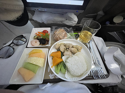 打卡上航B737-8MAX （B-224E）｜Business Class