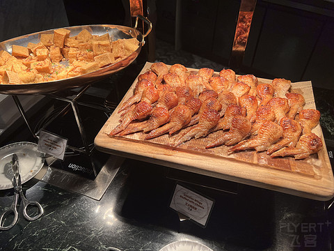 香港柏宁酒店｜窗边安心观台风