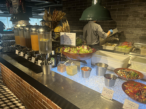 香港柏宁酒店｜窗边安心观台风