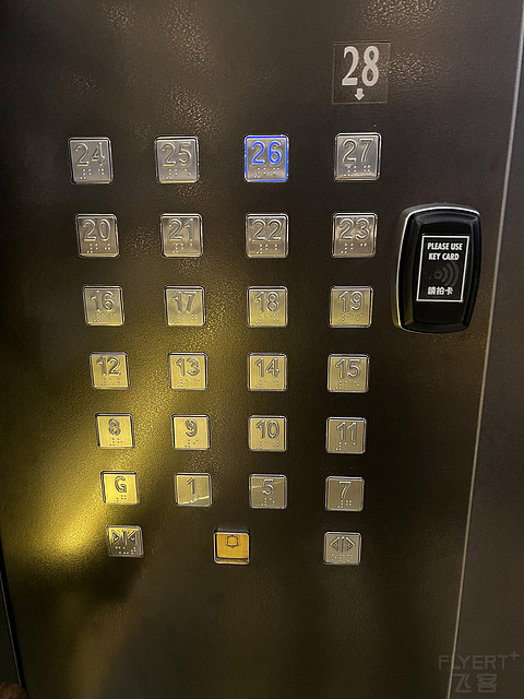香港柏宁酒店｜窗边安心观台风