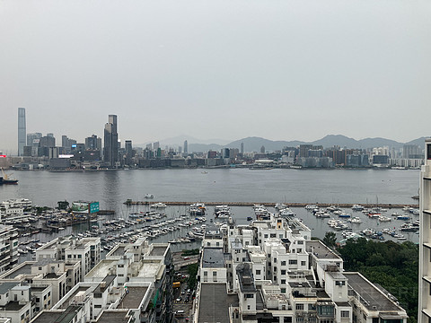 香港柏宁酒店｜窗边安心观台风