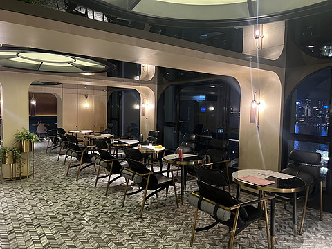 香港柏宁酒店｜窗边安心观台风