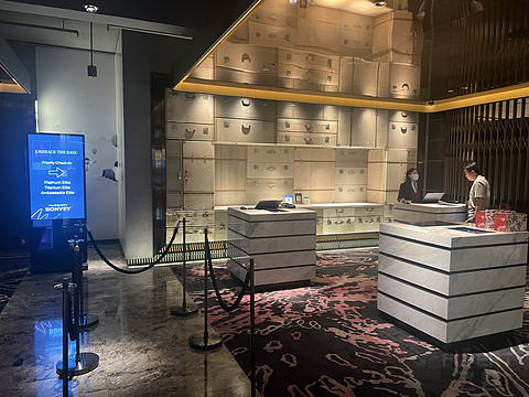 香港柏宁酒店｜窗边安心观台风