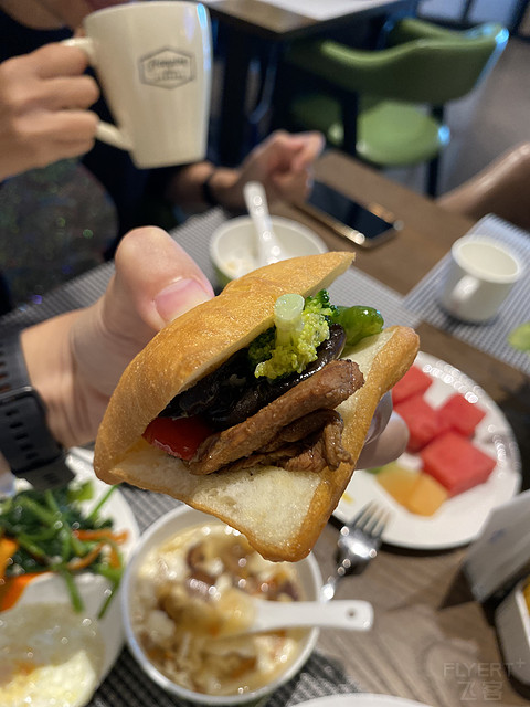 首发，乌鲁木齐高铁站希尔顿欢朋，总体还不错，少有的好评欢朋[龇牙]