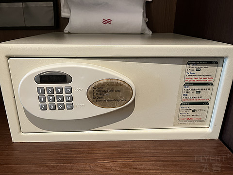 繁星一点点 —— 银星皇冠假日の两种型 电影房&Suite2623