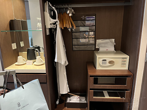 繁星一点点 —— 银星皇冠假日の两种型 电影房&Suite2623