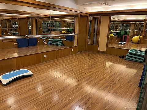 繁星一点点 —— 银星皇冠假日の两种型 电影房&Suite2623