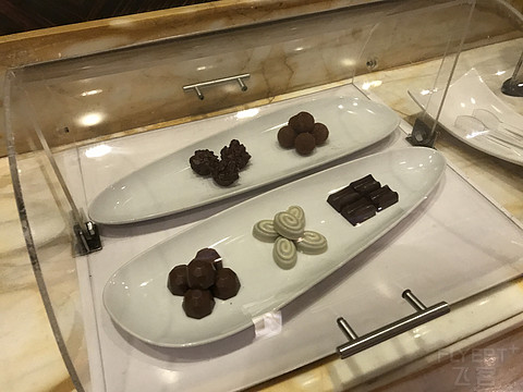 新航伴我成长新航助我旅行新航帮我救赎-新加坡航空通航中国40年快乐