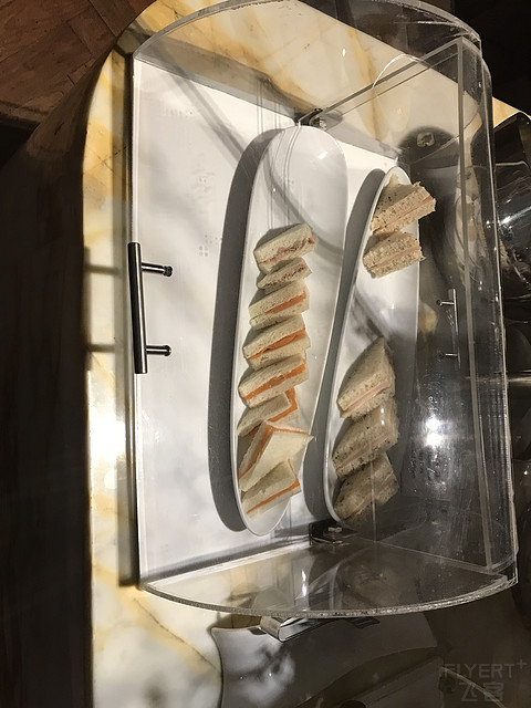 新航伴我成长新航助我旅行新航帮我救赎-新加坡航空通航中国40年快乐