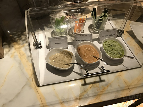 新航伴我成长新航助我旅行新航帮我救赎-新加坡航空通航中国40年快乐