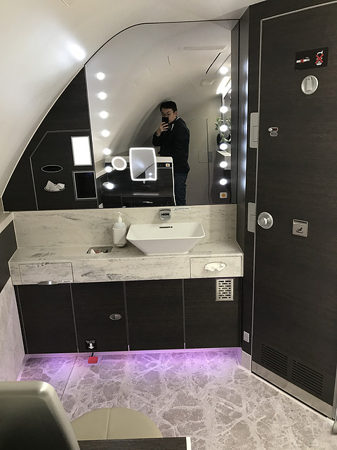 新航伴我成长新航助我旅行新航帮我救赎-新加坡航空通航中国40年快乐