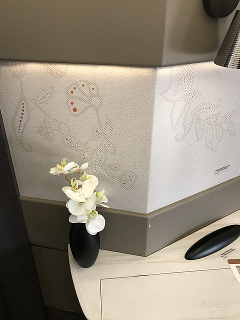 新航伴我成长新航助我旅行新航帮我救赎-新加坡航空通航中国40年快乐