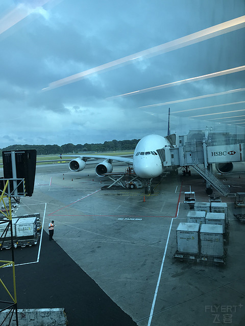新航伴我成长新航助我旅行新航帮我救赎-新加坡航空通航中国40年快乐