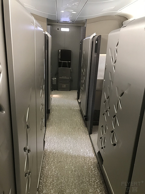 新航伴我成长新航助我旅行新航帮我救赎-新加坡航空通航中国40年快乐
