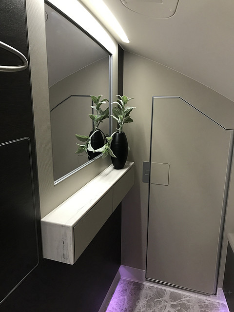 新航伴我成长新航助我旅行新航帮我救赎-新加坡航空通航中国40年快乐