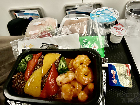 新航伴我成长新航助我旅行新航帮我救赎-新加坡航空通航中国40年快乐