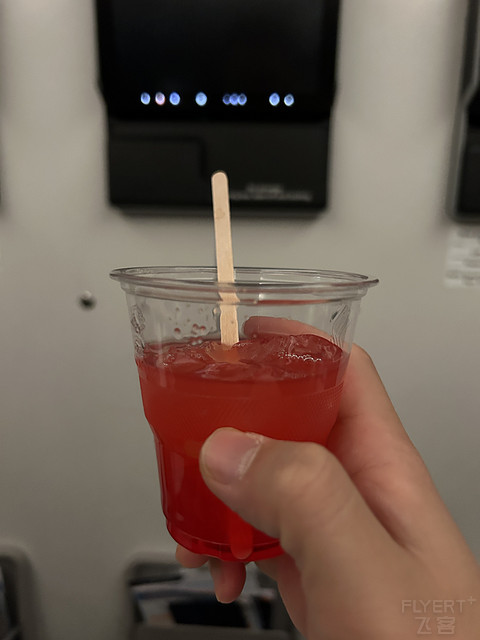 新航伴我成长新航助我旅行新航帮我救赎-新加坡航空通航中国40年快乐