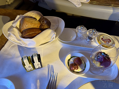 阿联酋航空A380头等舱:迪拜DXB-香港HKG
