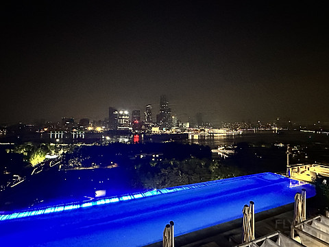 沉浸式体验洲际新贵——上海金普敦前滩酒店