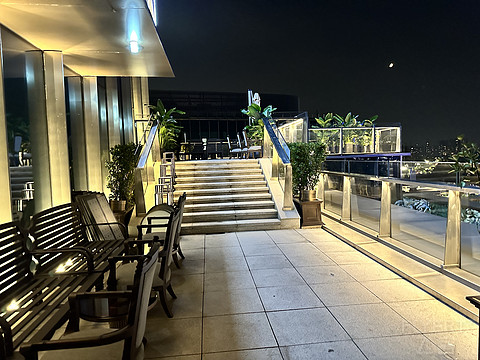 沉浸式体验洲际新贵——上海金普敦前滩酒店