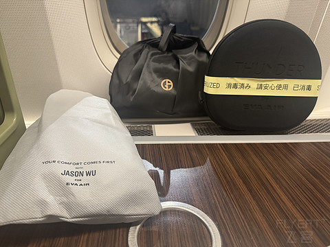 长荣航空 | 比北美航司好太多的台式服务 BR009 YVR-TPE 皇玺桂冠舱