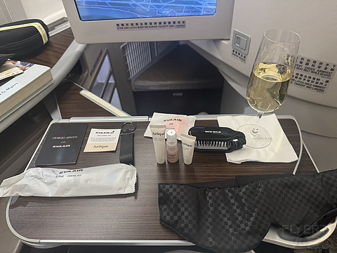 长荣航空 | 比北美航司好太多的台式服务 BR009 YVR-TPE 皇玺桂冠舱