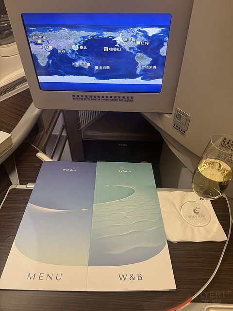 长荣航空 | 比北美航司好太多的台式服务 BR009 YVR-TPE 皇玺桂冠舱