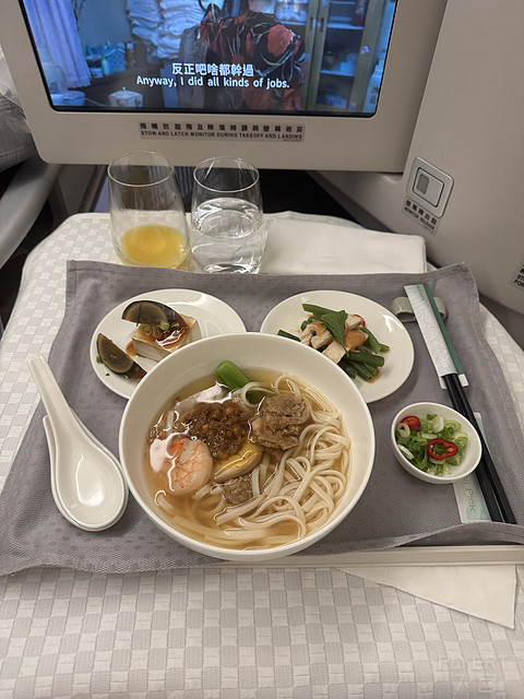 长荣航空 | 比北美航司好太多的台式服务 BR009 YVR-TPE 皇玺桂冠舱