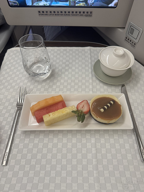长荣航空 | 比北美航司好太多的台式服务 BR009 YVR-TPE 皇玺桂冠舱