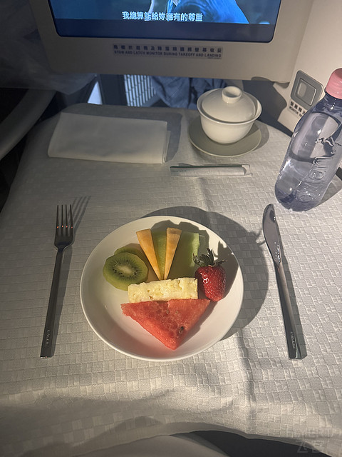 长荣航空 | 比北美航司好太多的台式服务 BR009 YVR-TPE 皇玺桂冠舱