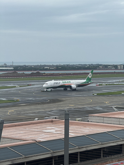长荣航空 | 比北美航司好太多的台式服务 BR009 YVR-TPE 皇玺桂冠舱