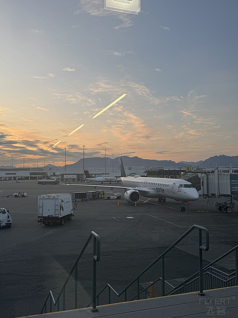 长荣航空 | 比北美航司好太多的台式服务 BR009 YVR-TPE 皇玺桂冠舱