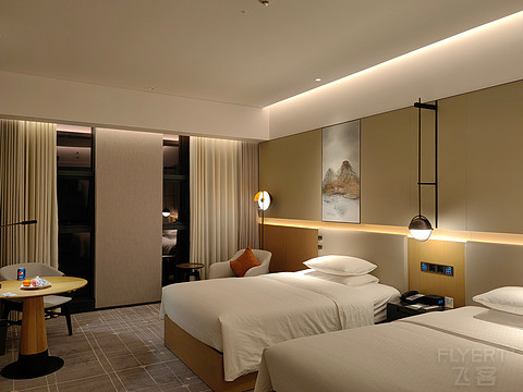 花溪碧水映长空，十里河滩镜影中@Four Points by Sheraton Guiyang, Huaxi